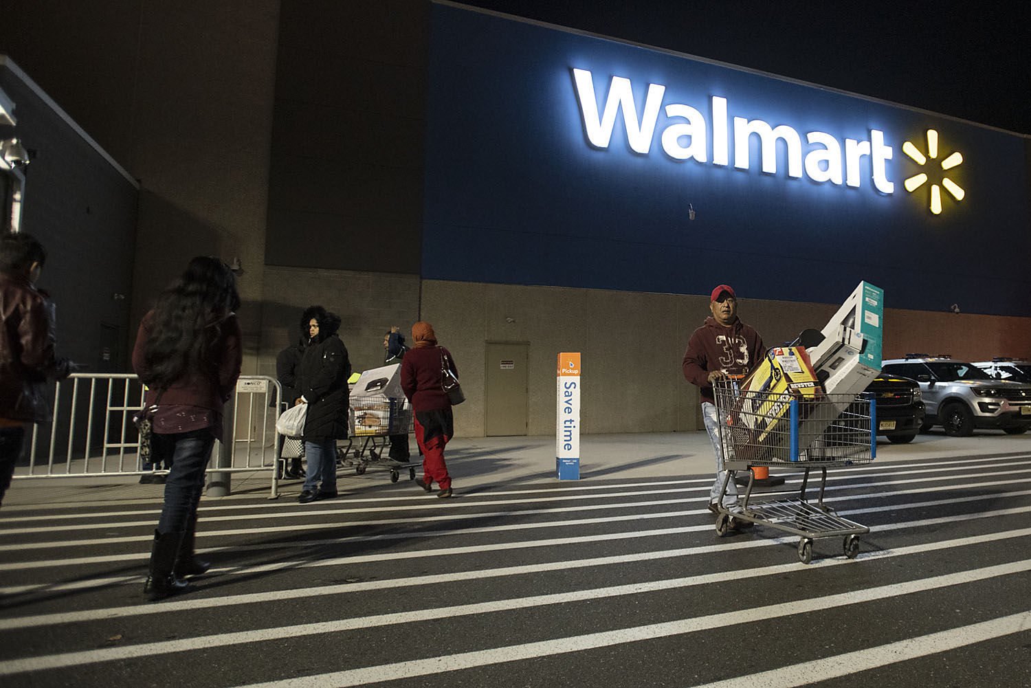 112318_nws_shopping